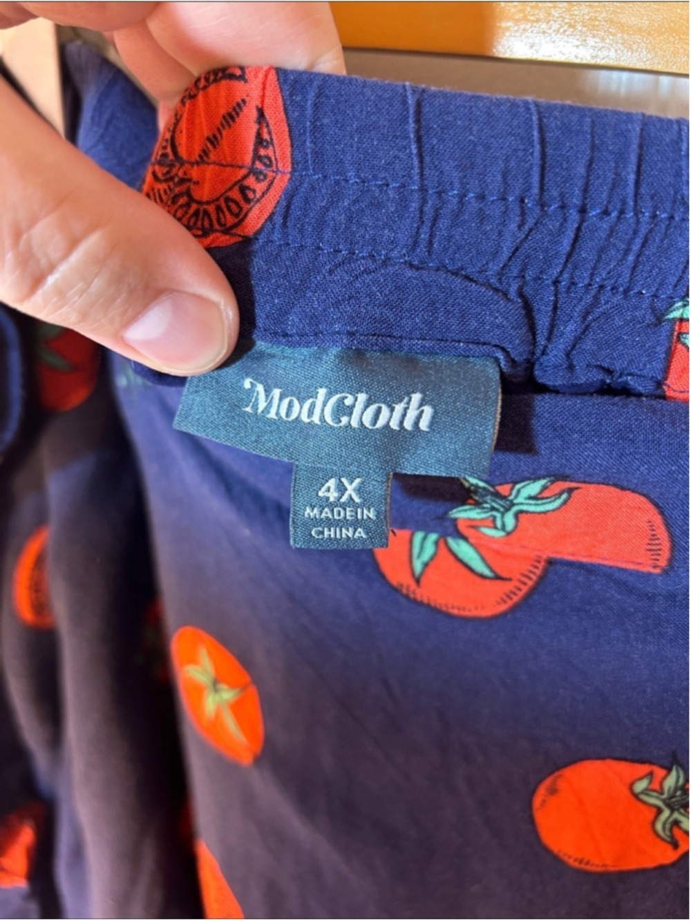 Modcloth Novelty Navy Tomato Print A-Line Skirt size 3X rayon - Picture 3 of 5
